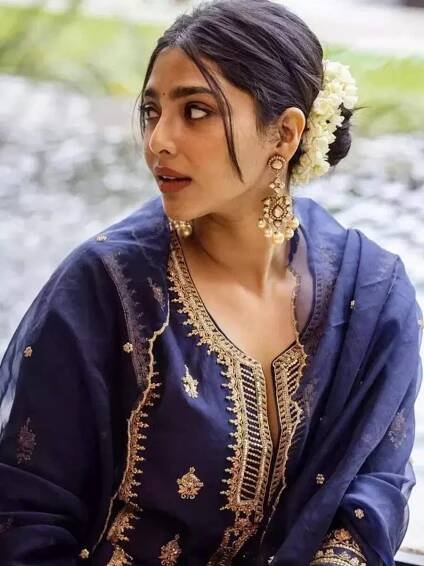Aishwarya Lekshmi stuns in ethnic attires