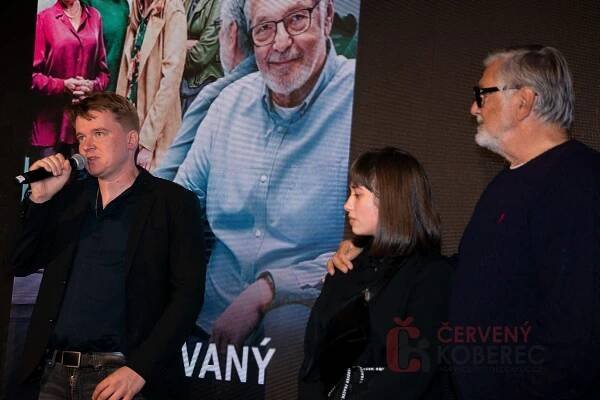 Rozhovor: Martina Czyžová ve filmu Petra Kolečka Zbožňovaný hraje vnučku Jiřího Bartošky | Červenýkoberec.cz