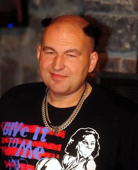 Lou Fanánek Hagen má na hlavě neobvyklé číro!
