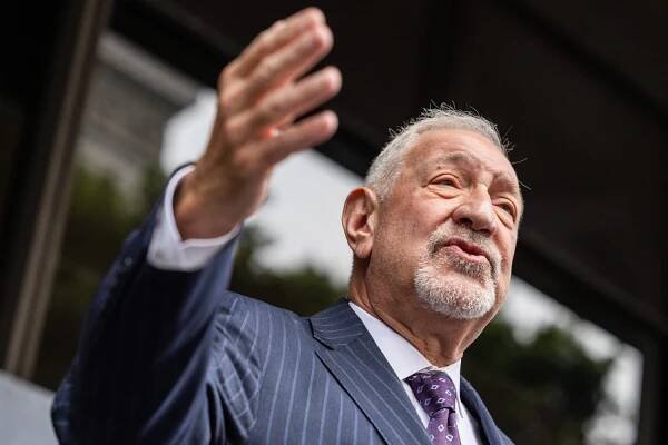 Attorney Mark Geragos calls Sean 'Diddy' Combs prosecutors a 'six-pack of white women'