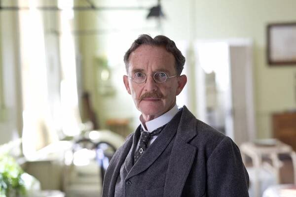 Anton Lesser