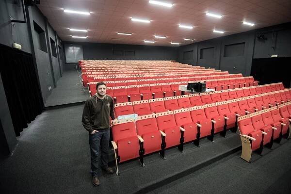 Nové Divadlo Mír v Ostravě otevřou Dva úplně nazí muži