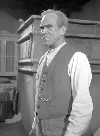 Vladimír Hlavatý v roce 1954 v divadelní hře Ohně na horách