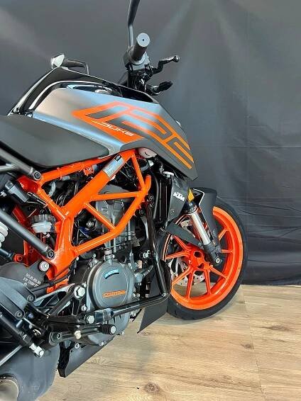 KTM 125 Duke-showroom-element-2