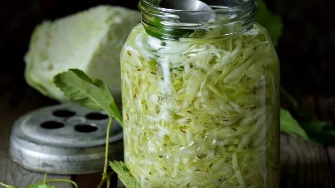 Domácí kysané zelí: Podrobný recept krok za krokem