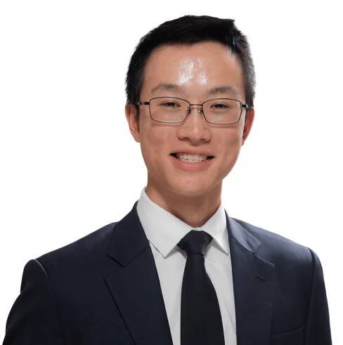 headshot of Derek Peng