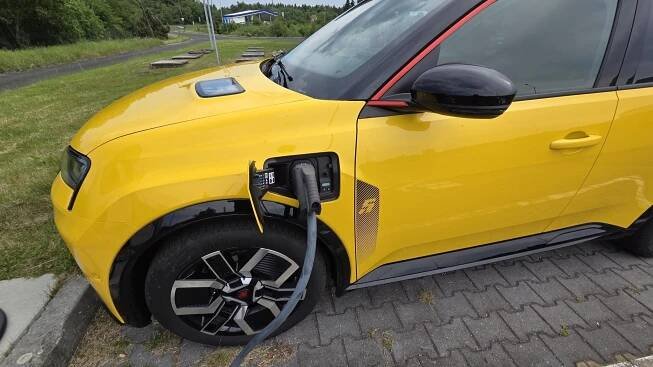 Provětrali jsme auto roku: Nabitý elegán z Francie má šmrnc a jede jako nikdy