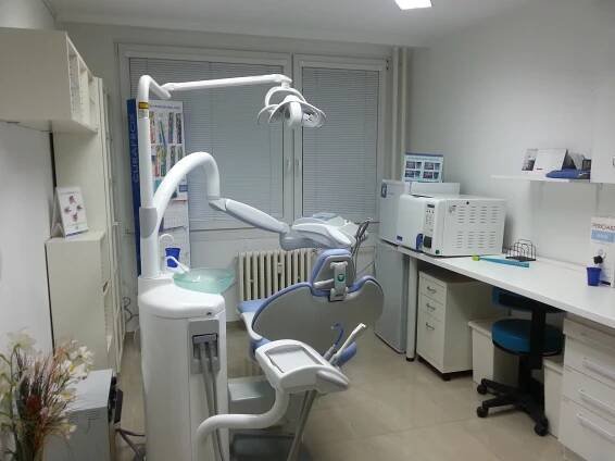 Dentální péče pro zdravý a zářivý úsměv: kompletní hygiena i bělení