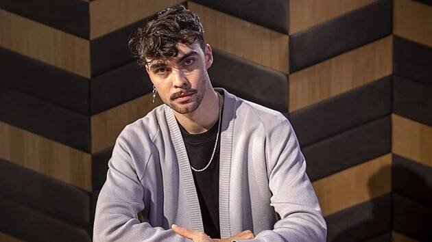 Hostem pořadu Rozstřel je zpěvák, tanečník a model Adam Pavlovčin.
