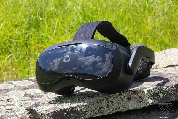 HTC’s Vive Focus 3 update could free arcades from VR backpacks