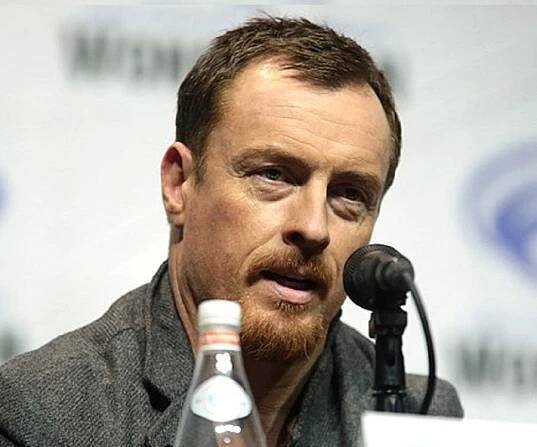 Toby Stephens Biography - Facts, Childhood, Family Life & Achievements