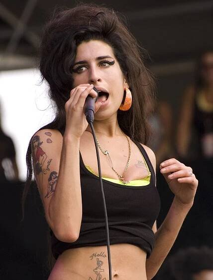 Soubor:Amy Winehouse -Virgin Festival, Pimlico, Baltimore, Maryland-4August2007 (cropped).jpg