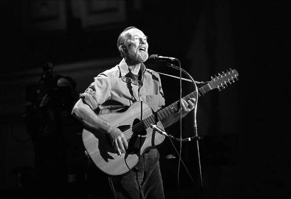 Pete Seeger: Singing for change – Mesh News Project // www.MeshNews.org