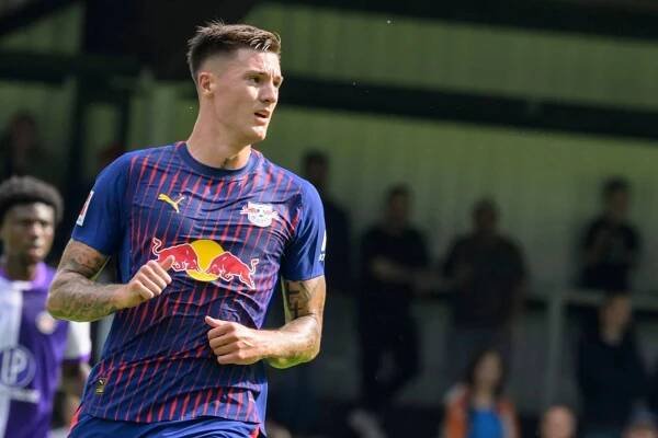 Lipsko přijalo nabídku Newcastlu za Šeška, útočník ale preferuje Manchester United