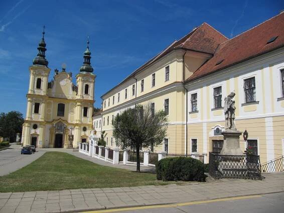 Soubor:Strážnice, piaristická kolej.jpg