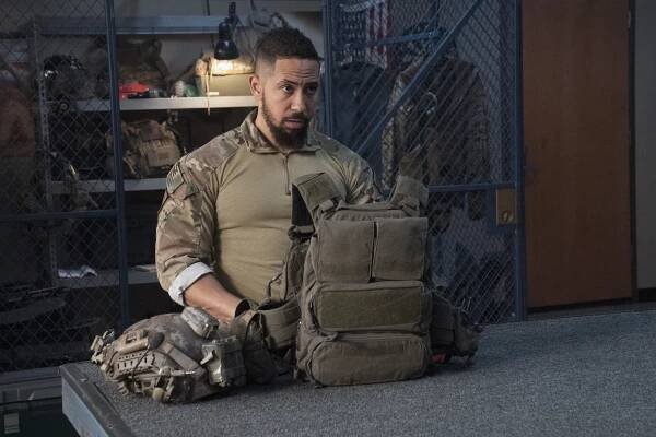 Tým SEAL - Growing Pains - Z filmu - Neil Brown Jr.