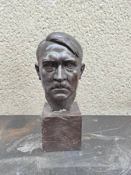 velká soška/busta Adolf Hitler