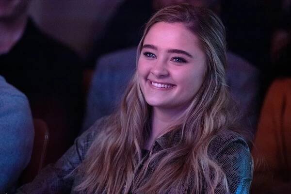 A Million Little Things - The Kiss - Z filmu - Lizzy Greene