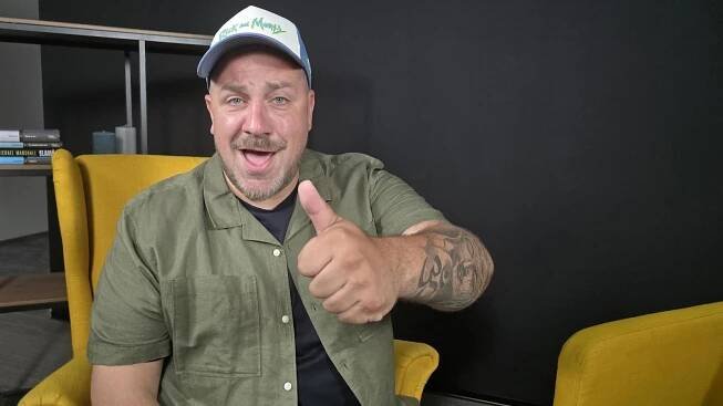 Král dabingu o hekání v intimních scénách: Michal Holán prásknul peprnosti ze zákulisí – eXtra.cz