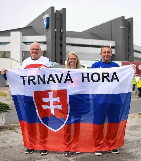 OBRAZEM: Tvrďáci i něžná krása tribun. Podívejte, jak fandí „slovenská" Ostrava