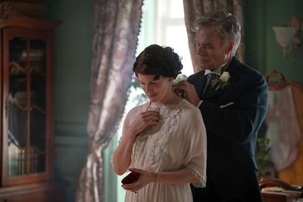 Jemima Rooper, Harry Hamlin - Flowers in the Attic: The Origin - Part 1: The Marriage - Z filmu