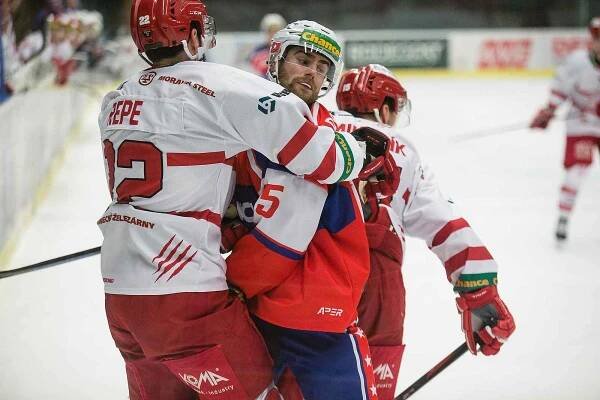 Hokejové utkání Chance ligy mezi SK Horácká Slavia Třebíč a HC Frýdek-Místek.