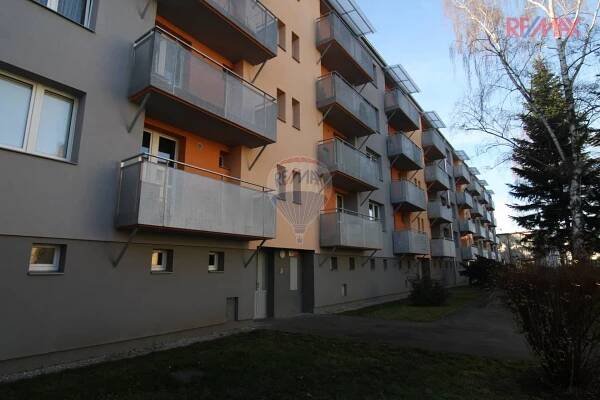 Pronájem bytu 2+1 v ulici Slunečná | Realitní tým Miroslava Hodiny RE/MAX G8 Reality