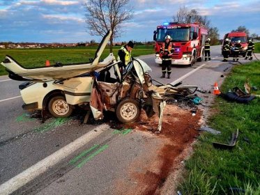 Vážná nehoda na Českobudějovicku. Při střetu dvou aut zemřel senior