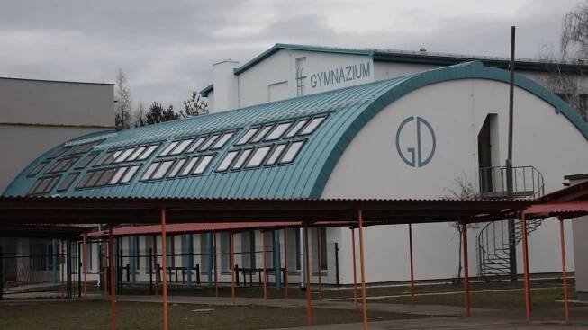 Gymnázium Karla Čapka, Dobříš, Školní 1530 - Kampus