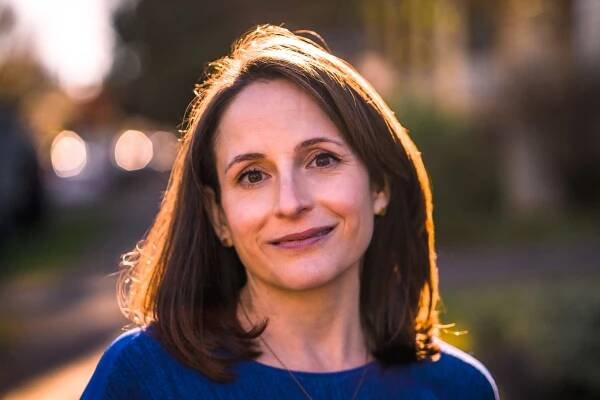 Karen Russell headshot