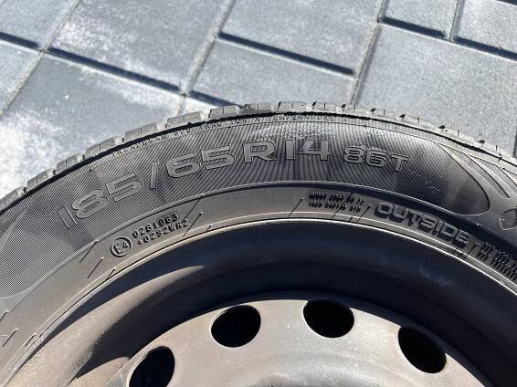 Sada letních kol 185/65 r14 Prodám sadu kol včetně plechových disků Rozměr pneumatik 185/65 R14 Jde o letní pneumatiky