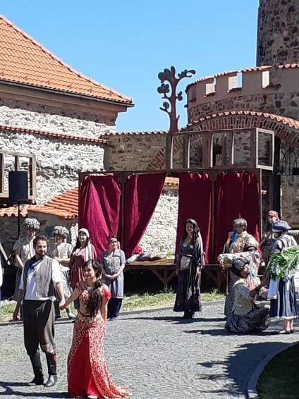 Divadlo na Hněvíně - Oficiální stránky Základní škola Chomutov