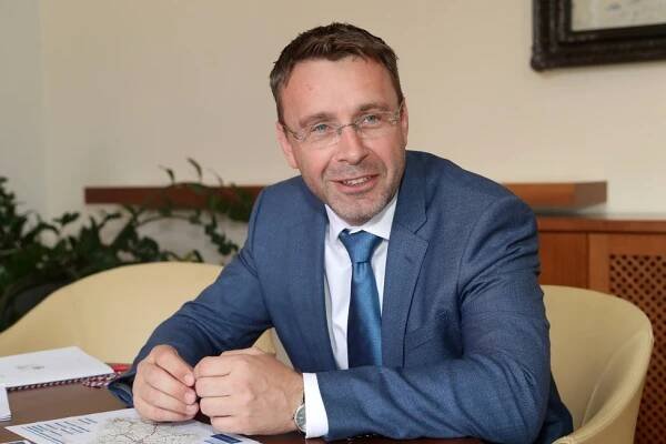 Kremlík chce převychovat piráty silnic. A zmínil „sprosťárnu“ u dálničních známek