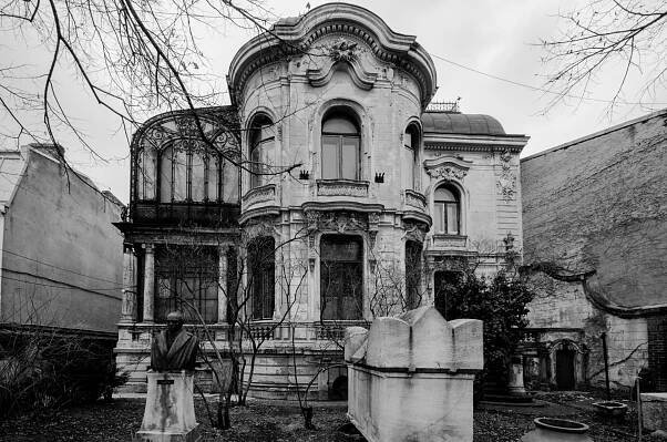 Ce se mai întâmplă cu Casa Macca? - Tudor Chira
