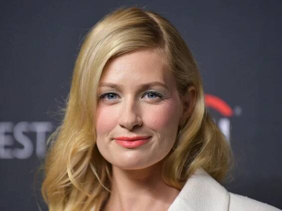 2 Broke Girls star Beth Behrs' perimenopause symptoms were 'dismissed' aged 35