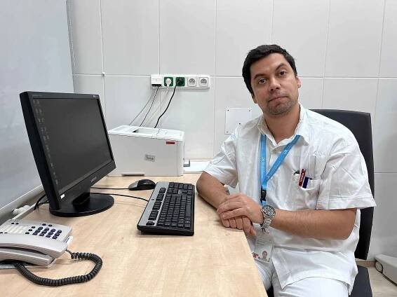 Infektolog, lékař Infekčního oddělení Masarykovy nemocnice v Ústí n. L. Jakub Jarý, pocházející z romské rodiny je příkladem, že dosáhnout vysoko může každý, kdo se o to poctivě snaží.