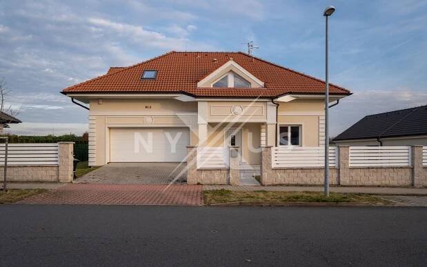 Rodinné domy, Přemyšlení, Zdiby, 376 m²