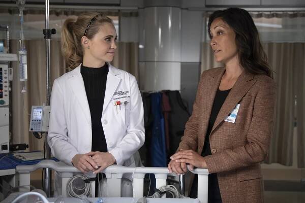 Dobrý doktor - Dluhy - Z filmu - Fiona Gubelmann, Christina Chang