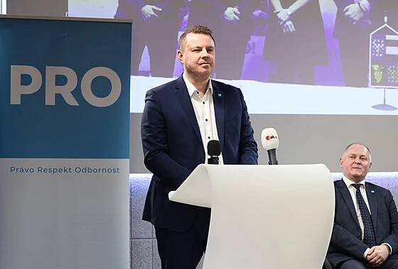 Předseda PRO Jindřich Rajchl a nový předseda jihomoravské organizace jeho...