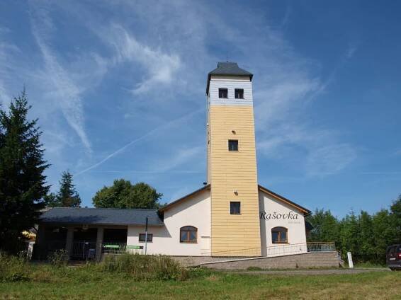 Restaurace v Trnčí s rozhlednou Rašovka