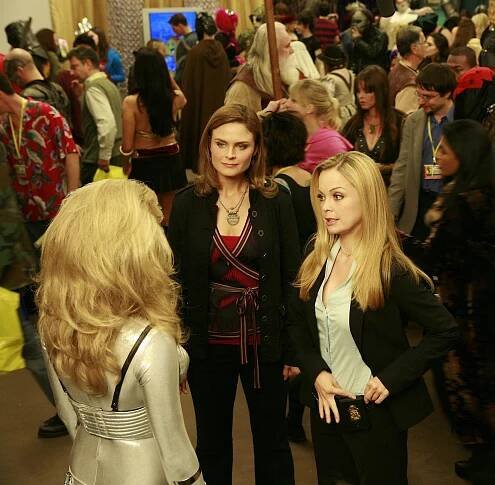 Sběratelé kostí - Princezna na hrušce - Z filmu - Emily Deschanel, Marisa Coughlan