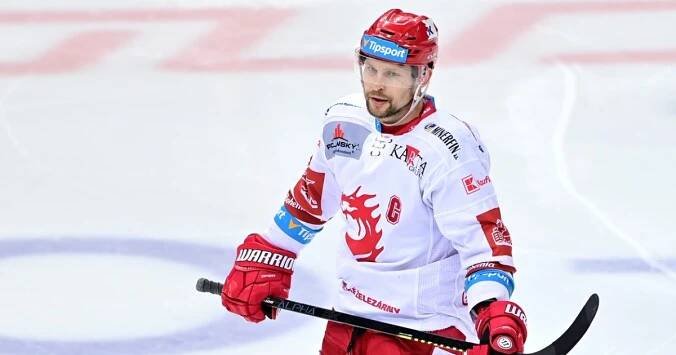Pro mě to byla záchrana, popisuje návrat k hokeji po rodinné tragédii třinecký kapitán Petr Vrána