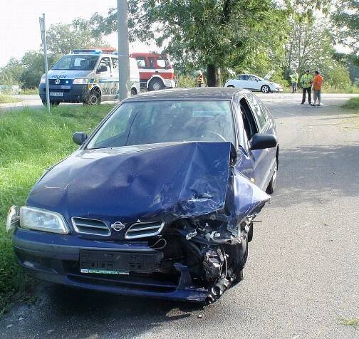Nehoda blokovala výjezd z obce Kvasice, hasiči museli likvidovat uniklé provozní kapaliny | POŽÁRY.cz - ohnisko žhavých