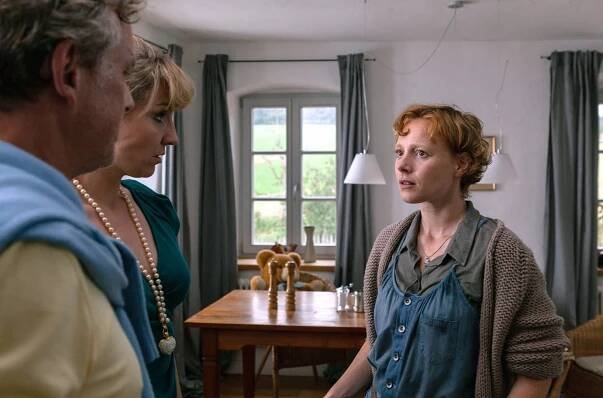 Die Bestatterin - Der Tod zahlt alle Schulden - Z filmu - Nora Boeckler, Caroline Junghanns