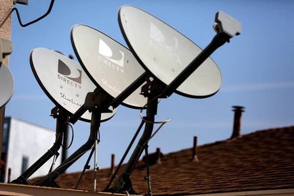 Americká AT&T koupí satelitní televizi DirecTV