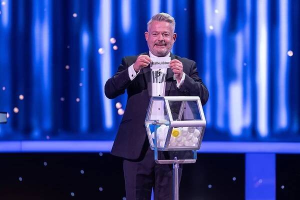 GLOSA: Silvestr v televizi povolal úderníky zábavy všedního dne