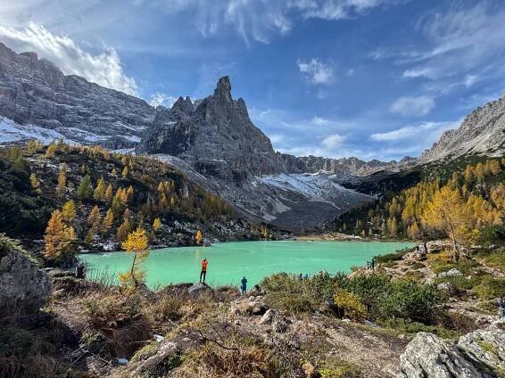 Výšlap k jezeru Lago di Sorapis nabídne okouzlující výhledy. Vhodné boty jsou přímo nutností | Fotr na tripu