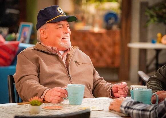 Man with a Plan - Cabin Fever - Z filmu - Stacy Keach