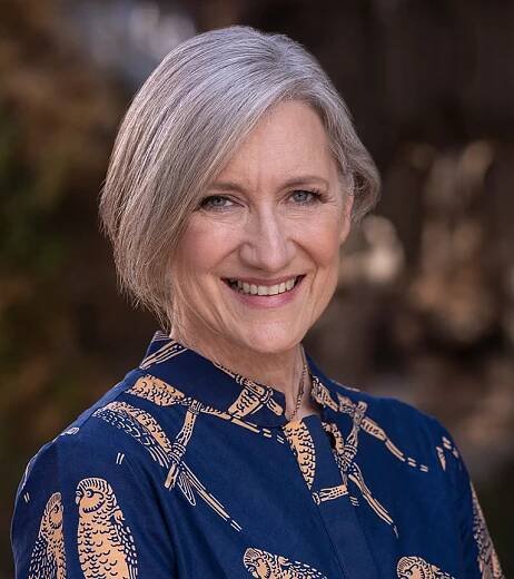Lisa-Henson-Headshot-2022