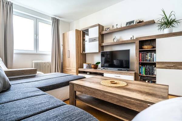 "PREDANÉ" 3-izbový byt s lodžiou, 82m2, Poprad-Starý Juh, rekonštrukcia, nová strecha. - NEW WAYS